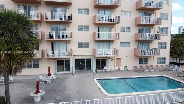 $1,700 | 2200 East Hallandale Beach Boulevard, Unit 412, Hallandale Beach, FL 33009
