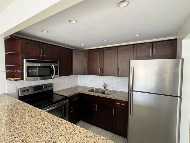 $1,700 | 2200 East Hallandale Beach Boulevard, Unit 412, Hallandale Beach, FL 33009