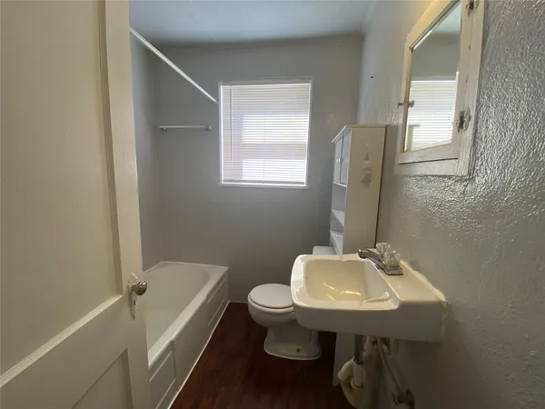 $1,550 | 5009 Avenue G, Unit B, Austin, TX 78751