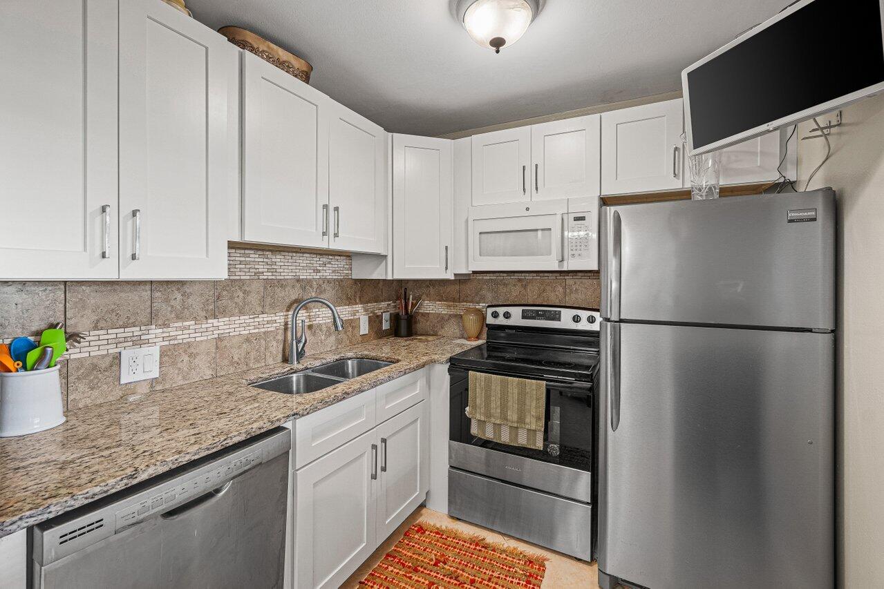175 Suffolk F Boca Raton, FL 33434 - Photo 1 of 23 012-175SuffolkE-BocaRaton-FL-33434-SMALL