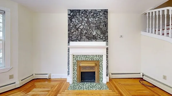 $405,000 | 8 Crown Street, Worcester, MA 01609