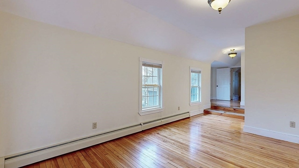 8 Crown Street Worcester, MA 01609 - Photo 13 of 26