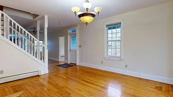 $405,000 | 8 Crown Street, Worcester, MA 01609
