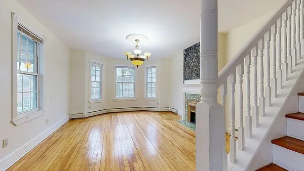 $405,000 | 8 Crown Street, Worcester, MA 01609