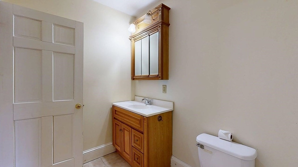 8 Crown Street Worcester, MA 01609 - Photo 18 of 26