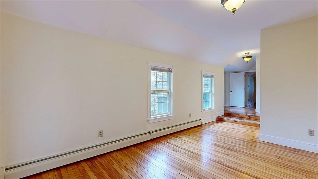 8 Crown Street Worcester, MA 01609 - Photo 19 of 26