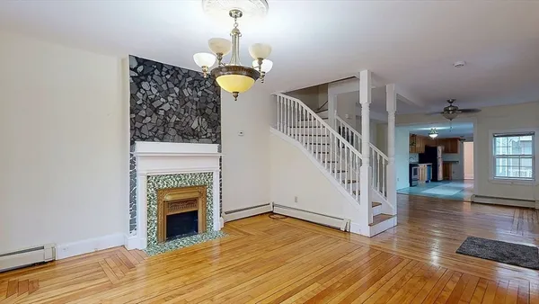 $405,000 | 8 Crown Street, Worcester, MA 01609