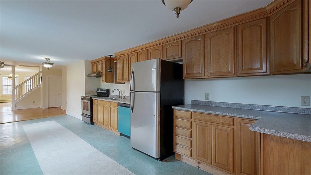 8 Crown Street Worcester, MA 01609 - Photo 9 of 26