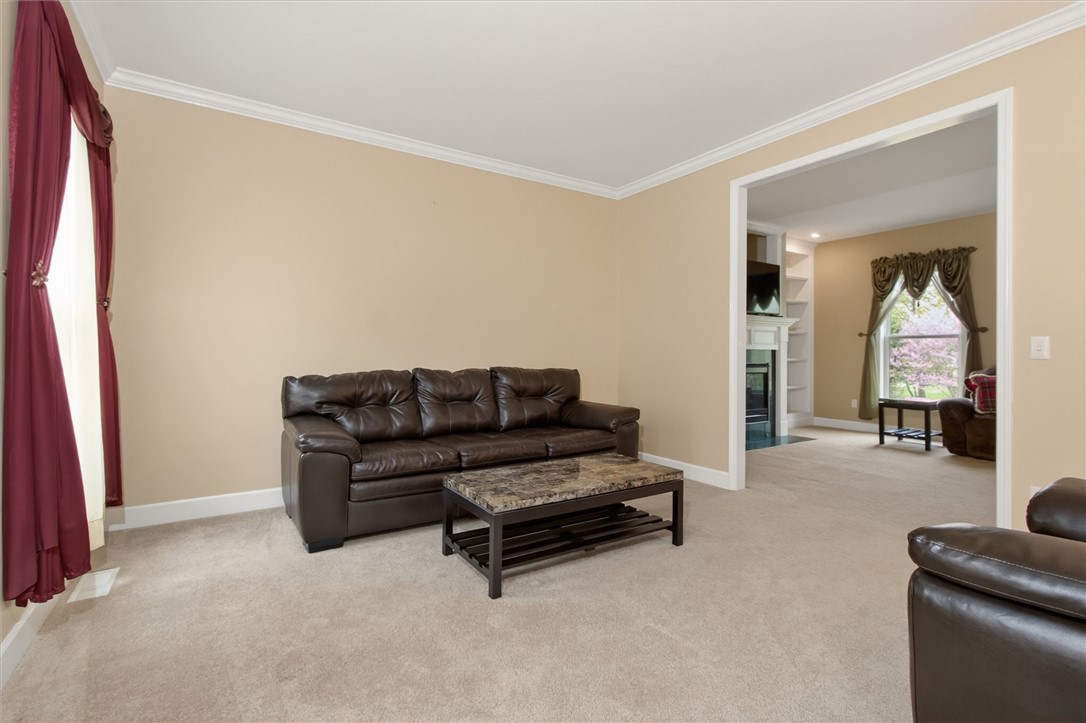 1762 Schlegel Road Webster, NY 14580 - Photo 4 of 47