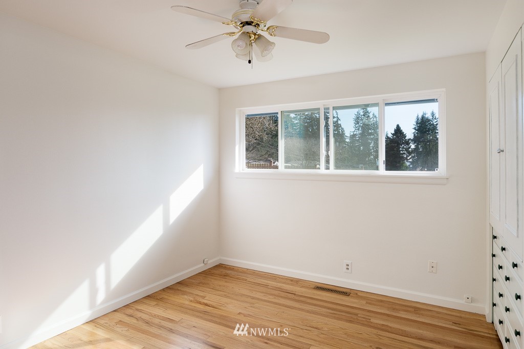 425 240th Street Southwest Bothell, WA 98021 - Photo 11 of 20