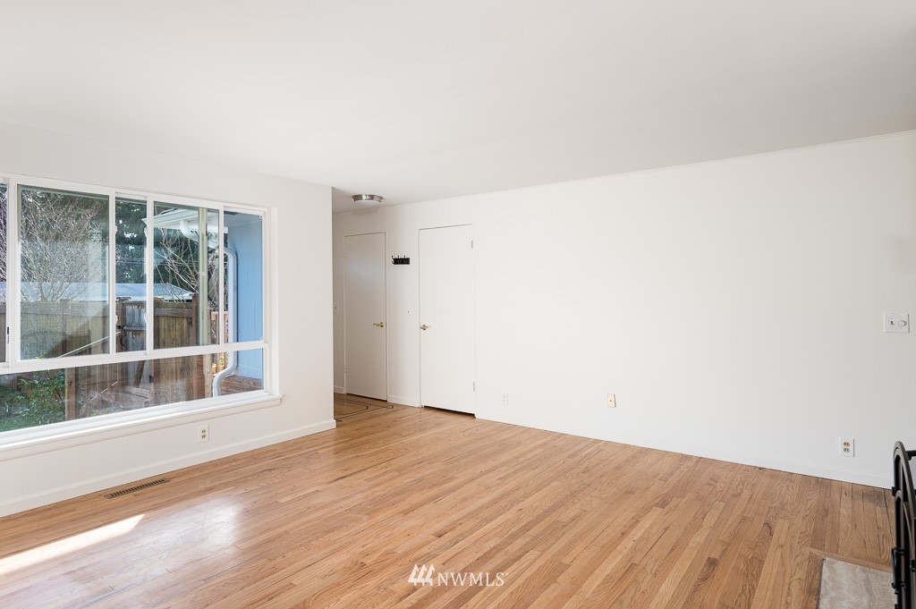 425 240th Street Southwest Bothell, WA 98021 - Photo 4 of 20