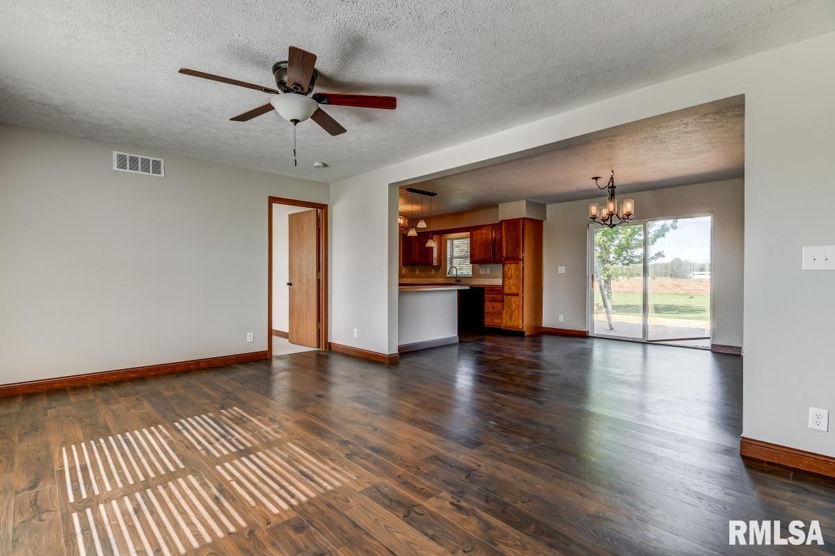 11026 Knoles Road Petersburg, IL 62675 - Photo 5 of 30 Gallery Image 5