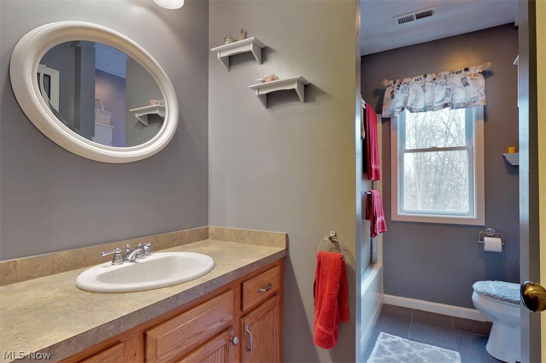 2472 Dentzler Road Parma, OH 44134 - Photo 26 of 35