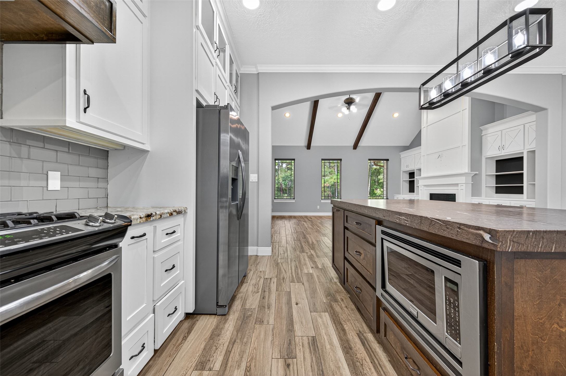 12322 High Fire Road Montgomery, TX 77356 - Photo 14 of 45 High end appliances and oversized shaker cabinets in the kitchen of your dreams!