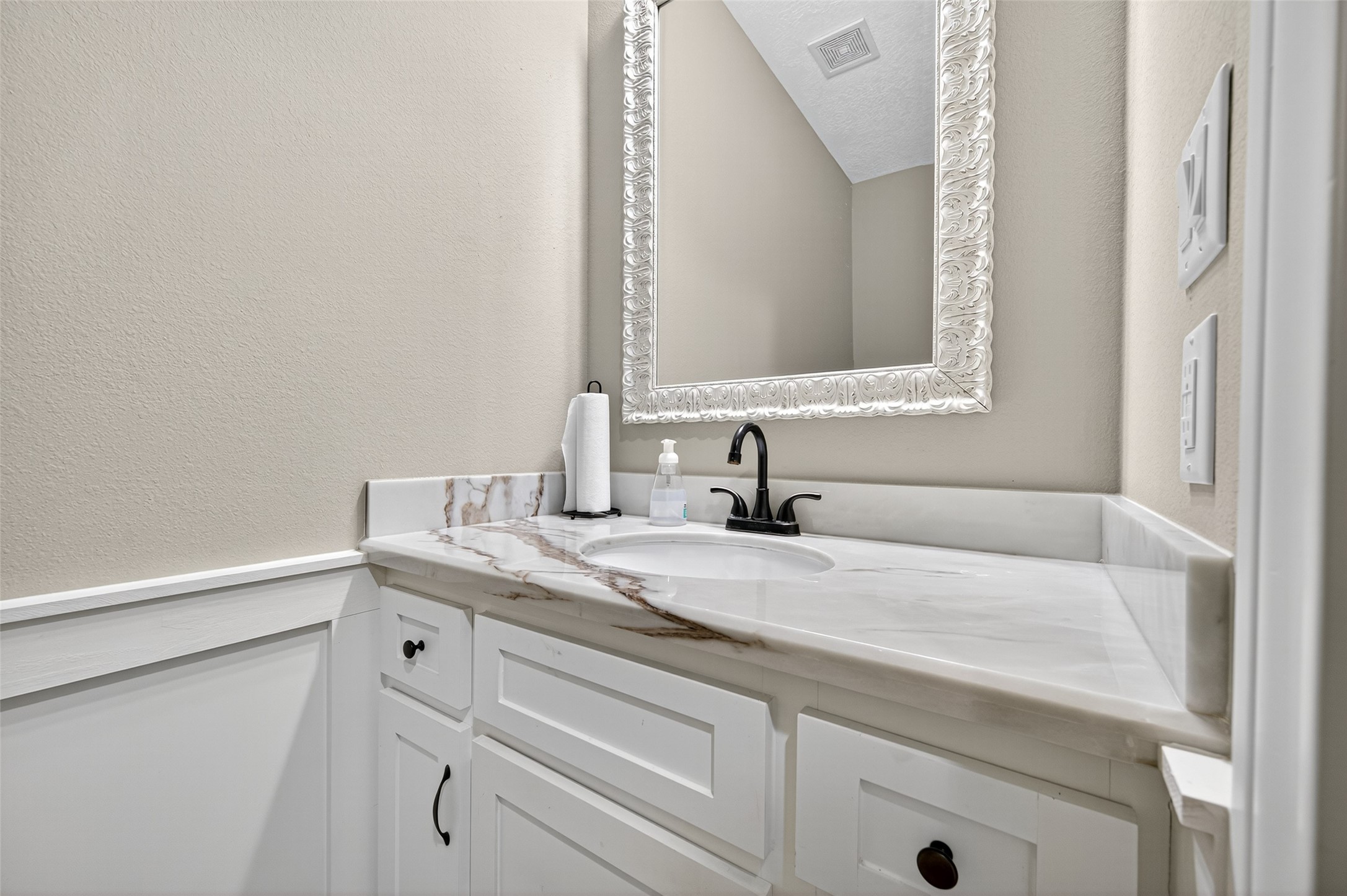 12322 High Fire Road Montgomery, TX 77356 - Photo 17 of 45 Half bath conveniently located near the living room/kitchen