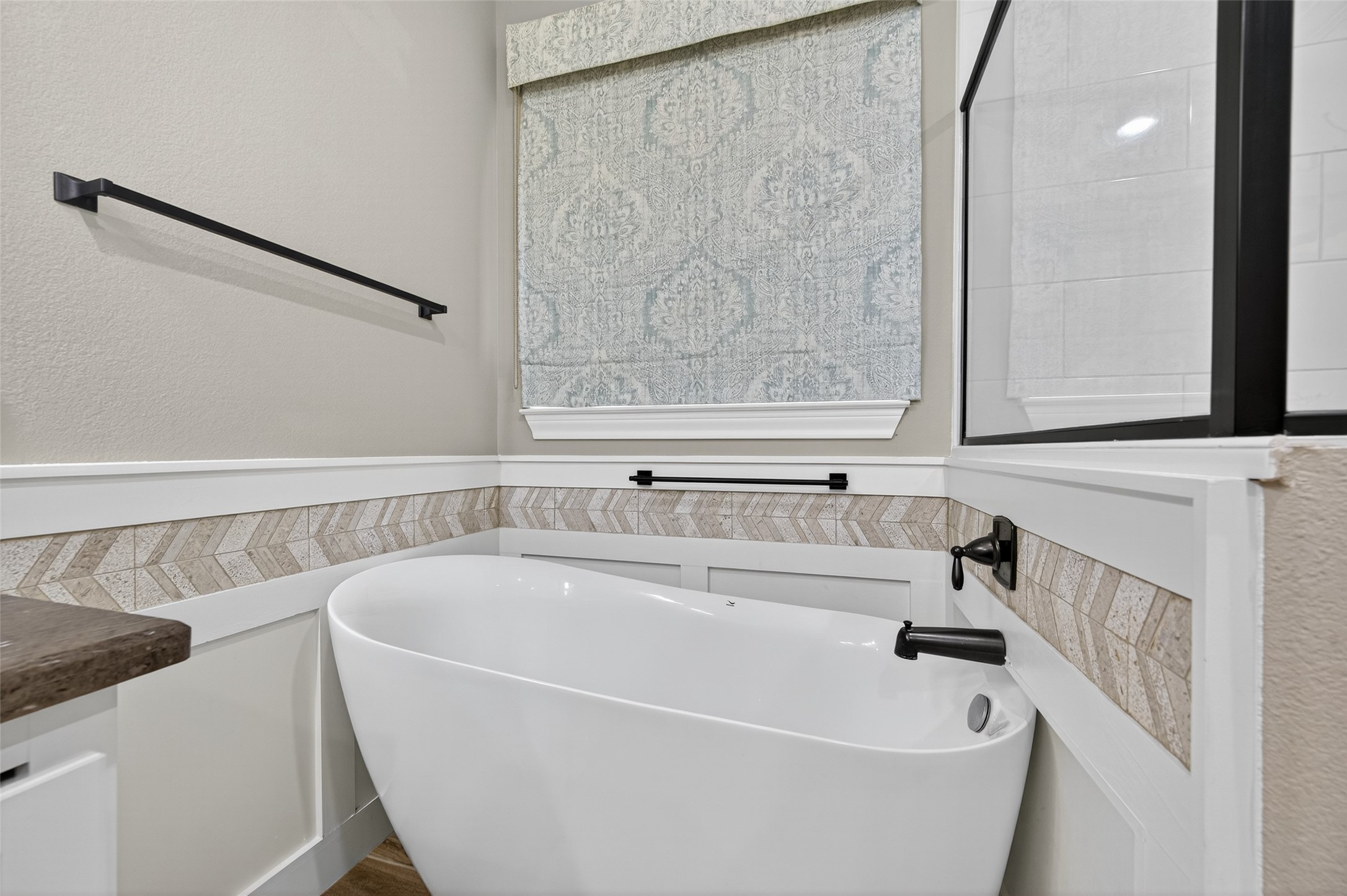 12322 High Fire Road Montgomery, TX 77356 - Photo 20 of 45 Garden soaking tub in the primary bathroom