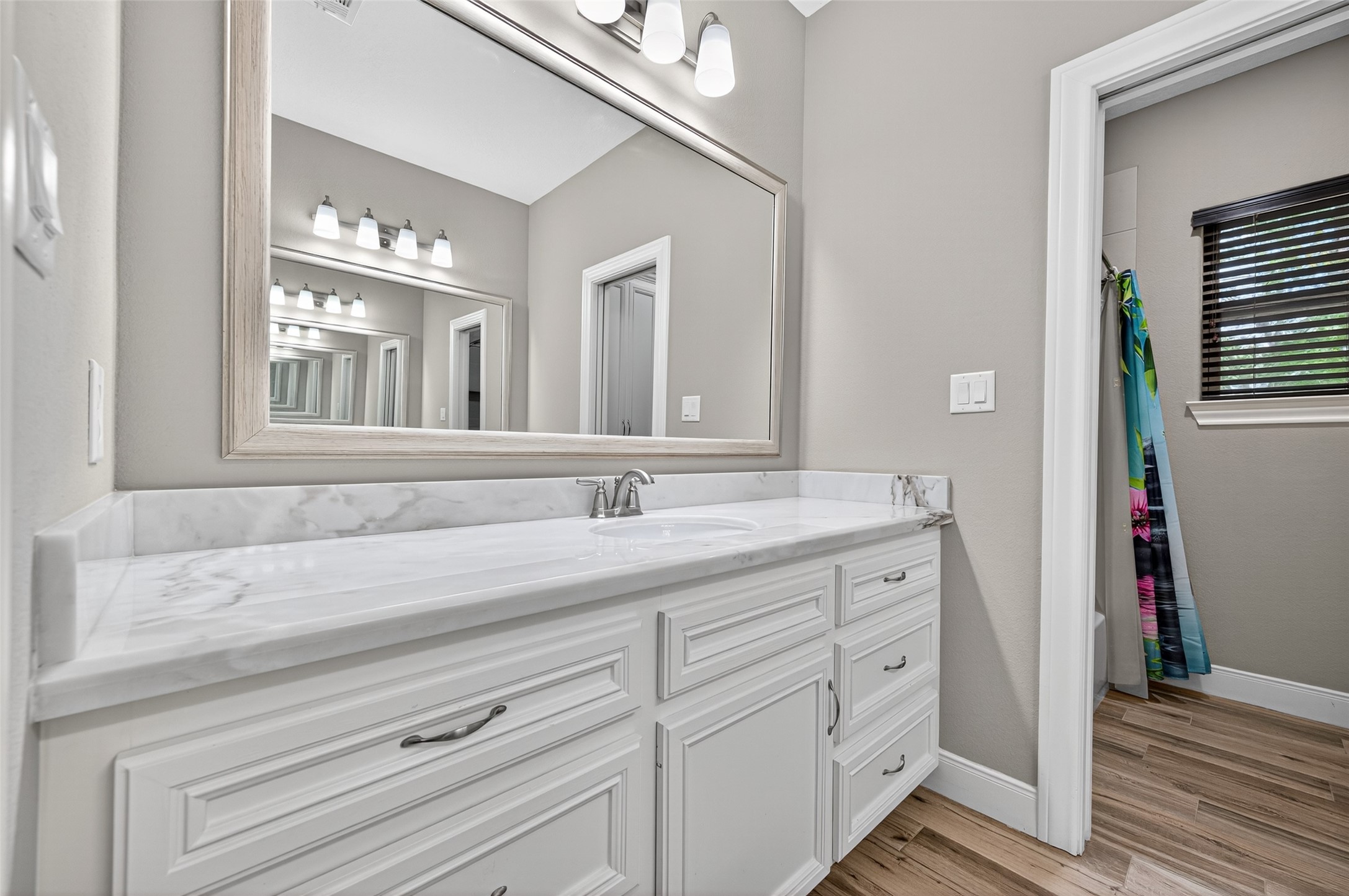 12322 High Fire Road Montgomery, TX 77356 - Photo 25 of 45 First floor full bath located between both downstairs secondary bedrooms.