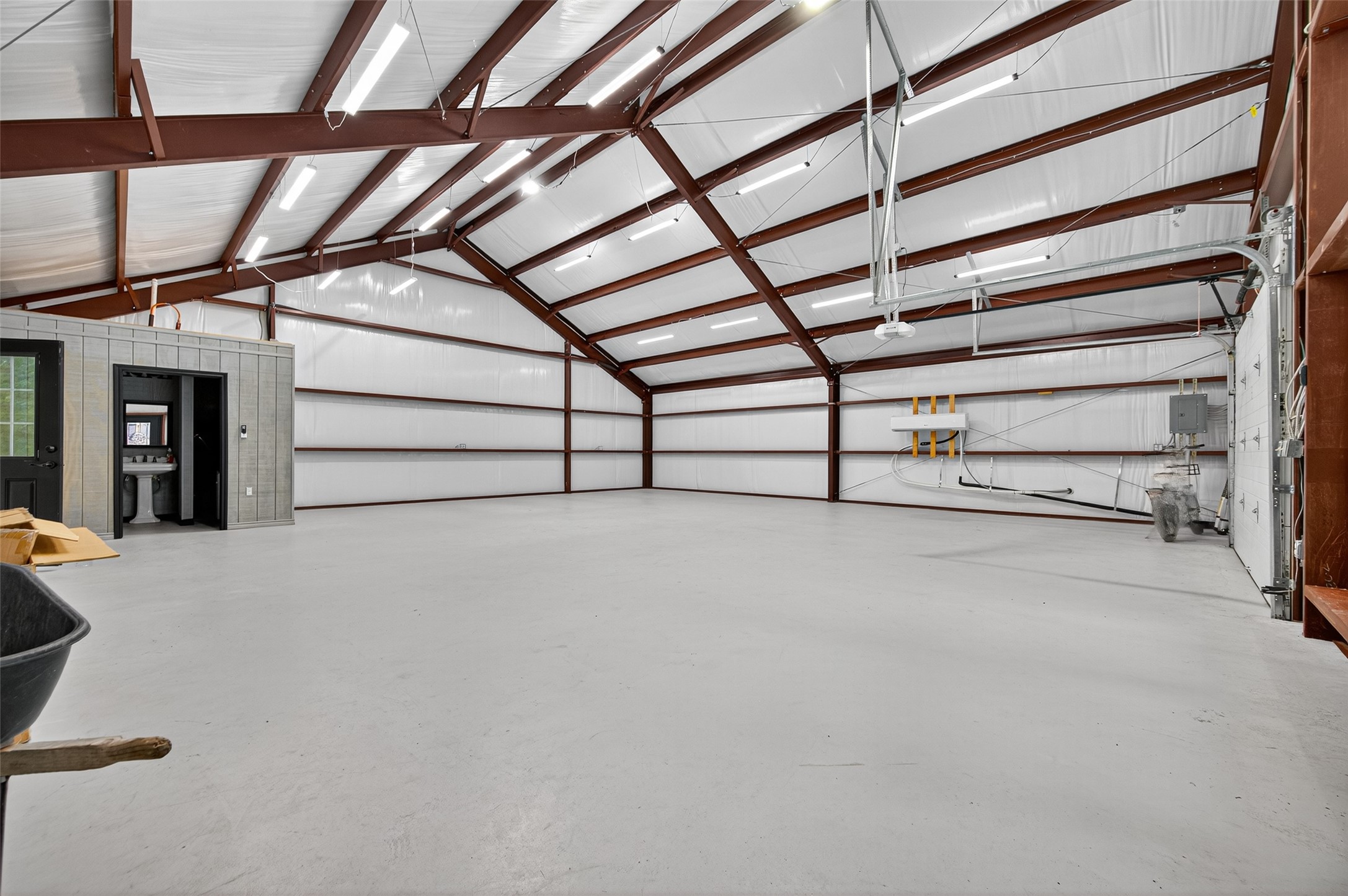 12322 High Fire Road Montgomery, TX 77356 - Photo 37 of 45 Interior of the climate controlled shop.