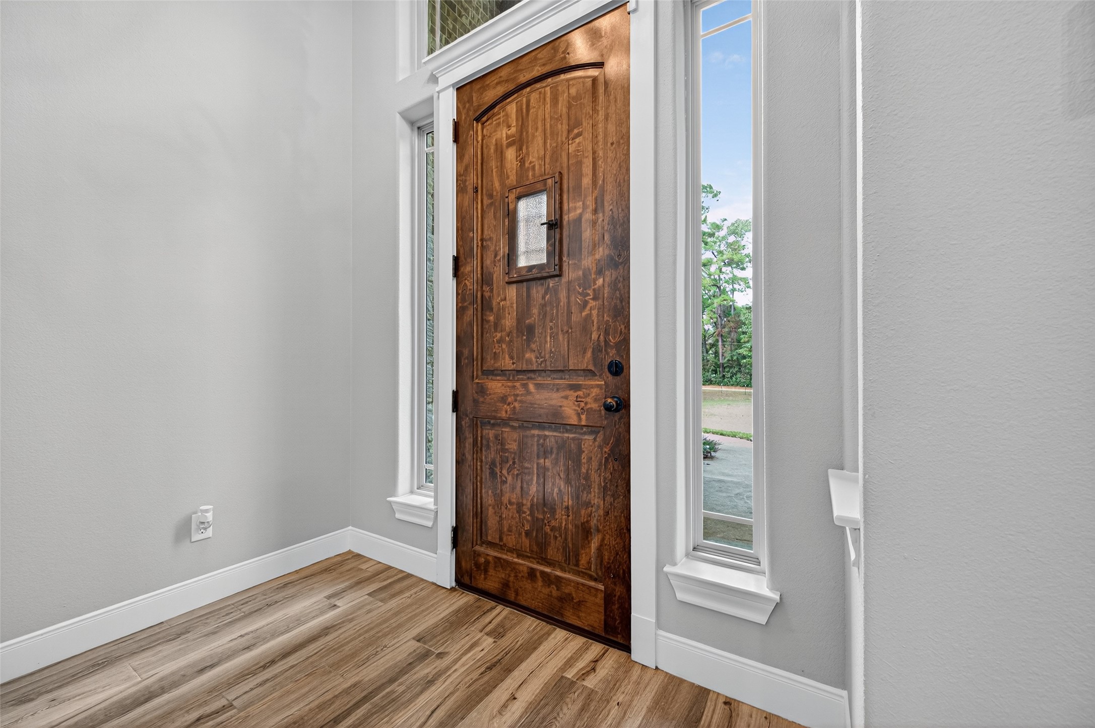 12322 High Fire Road Montgomery, TX 77356 - Photo 4 of 45 Entryway from the front door.