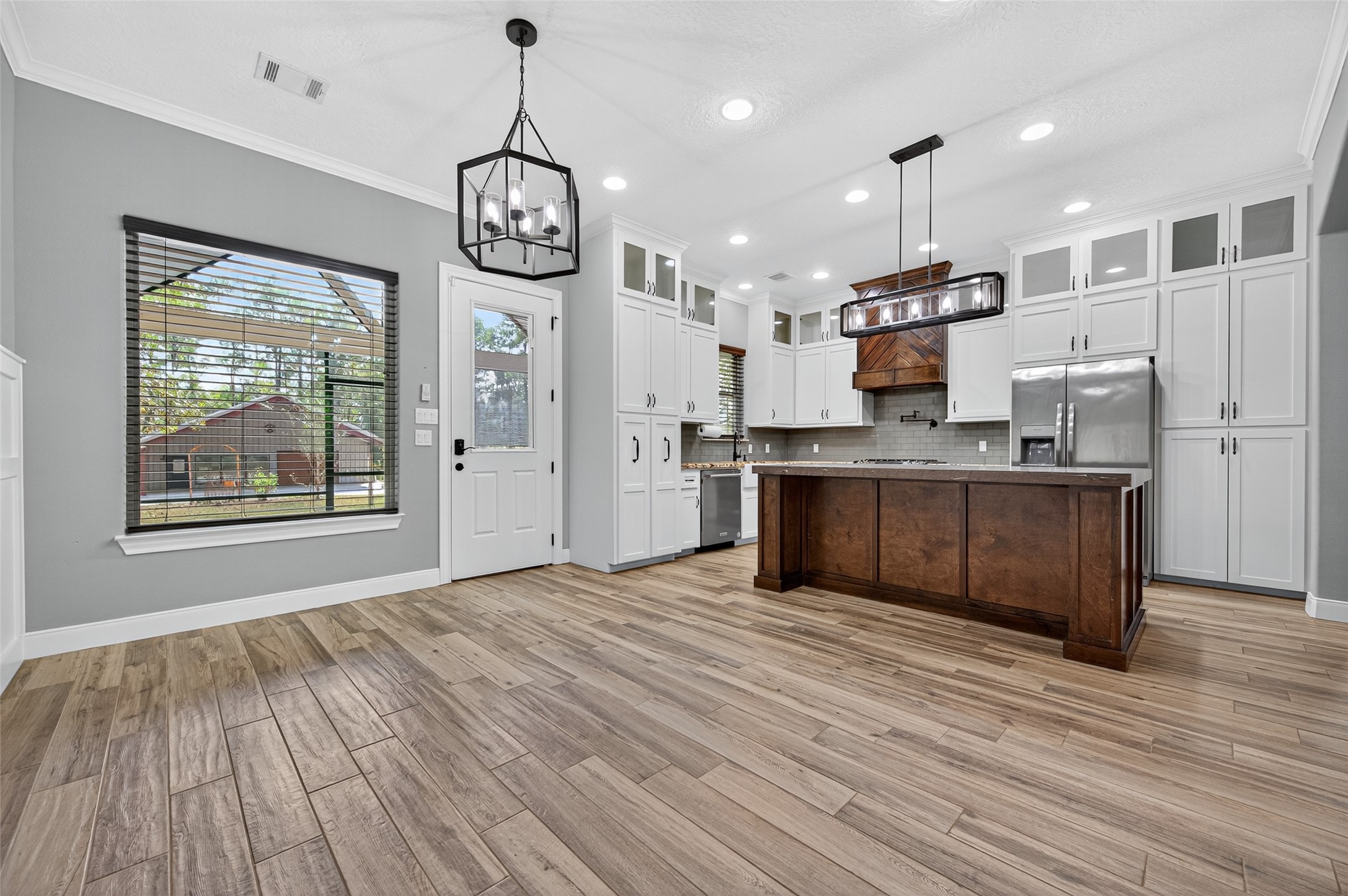 12322 High Fire Road Montgomery, TX 77356 - Photo 9 of 45 Dining area and kitchen conveniently located together.