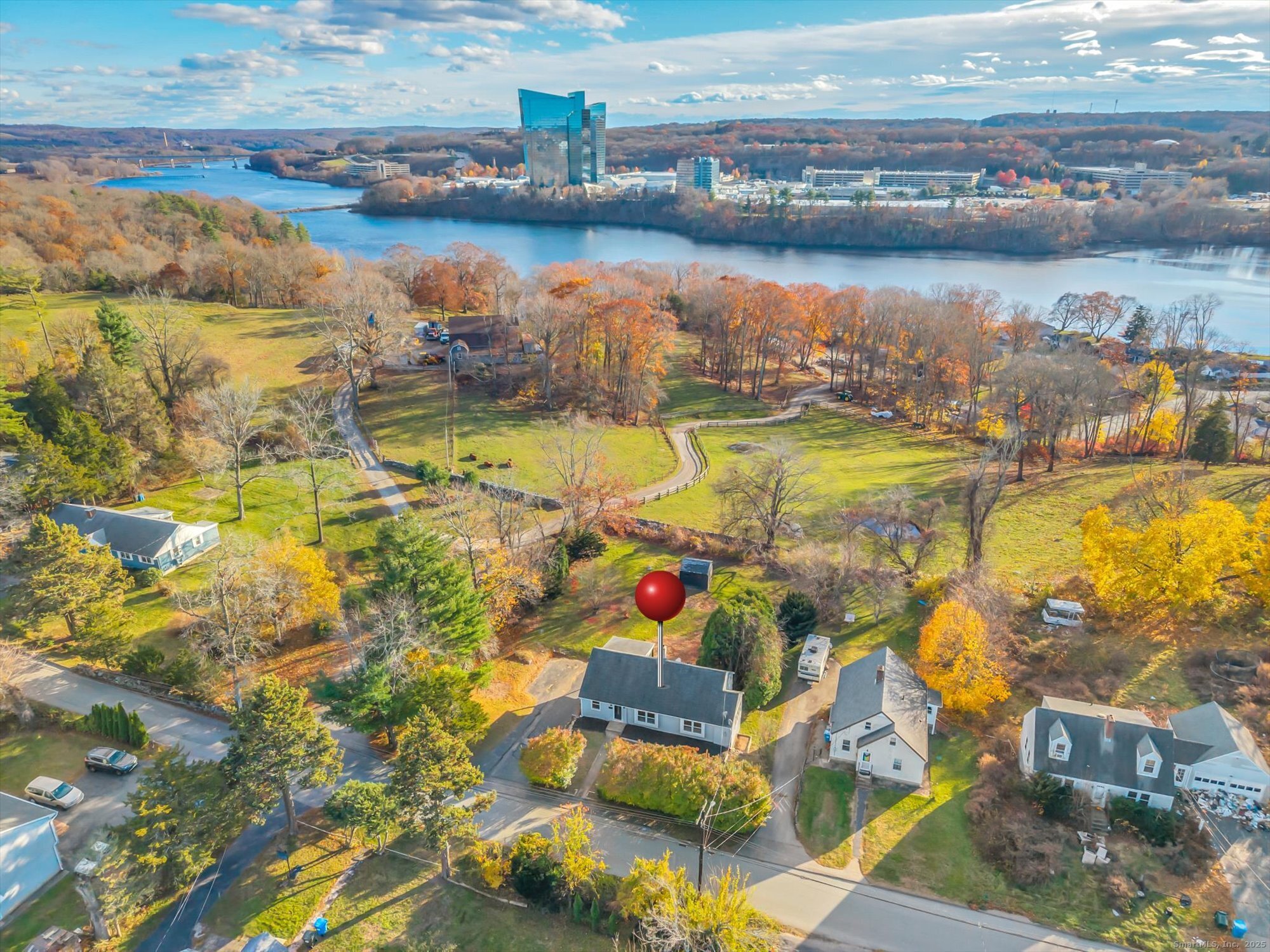 31 Lucas Park Road Norwich, CT 06360 - Photo 2 of 37