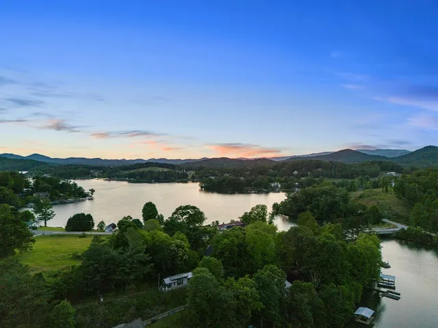 $1,050,000 | 137 Kilmoore Lane, Hayesville, NC 28904