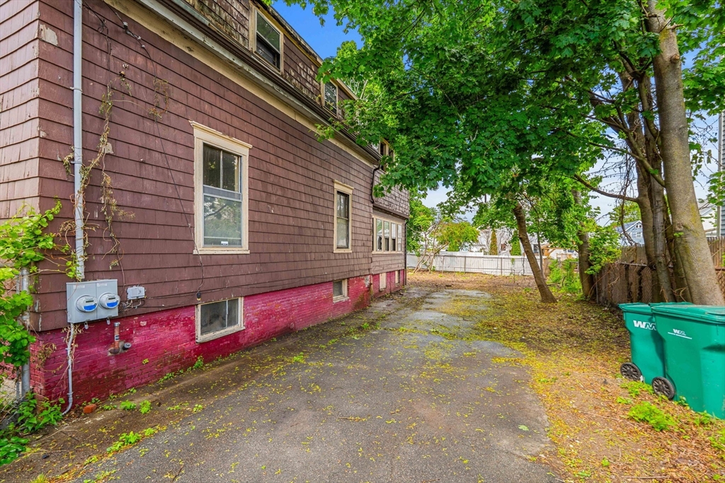 10 Pinkham Street Lynn, MA 01902 - Photo 3 of 15