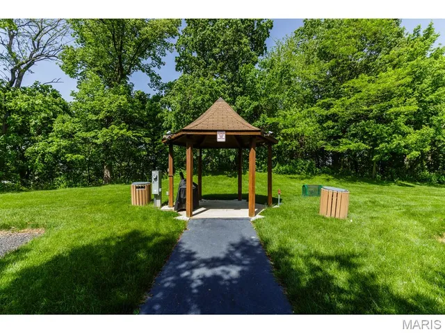 $179,900 | 450 Benton Drive, Unit D, St. Peters, MO 63376