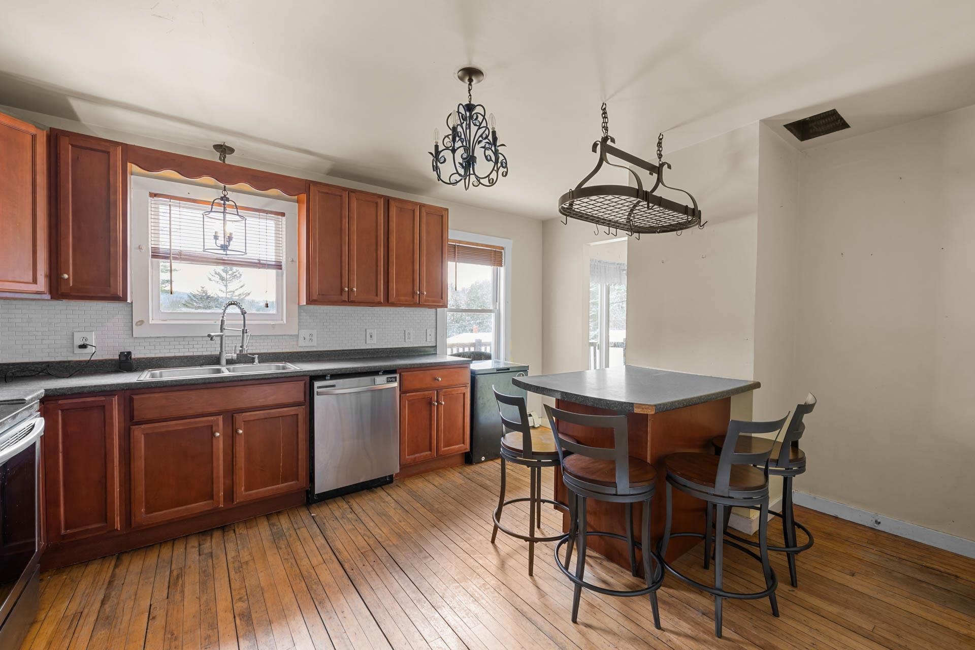 43 Davis Street Claremont, NH 03743 - Photo 11 of 34