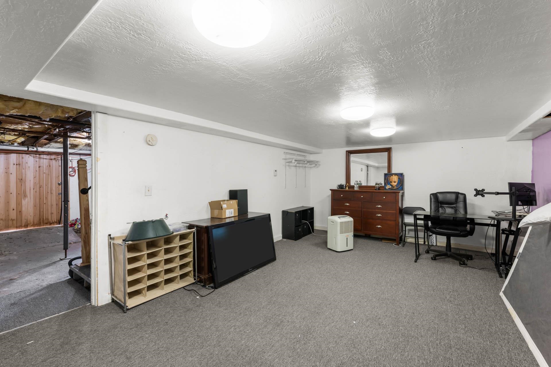 43 Davis Street Claremont, NH 03743 - Photo 25 of 34