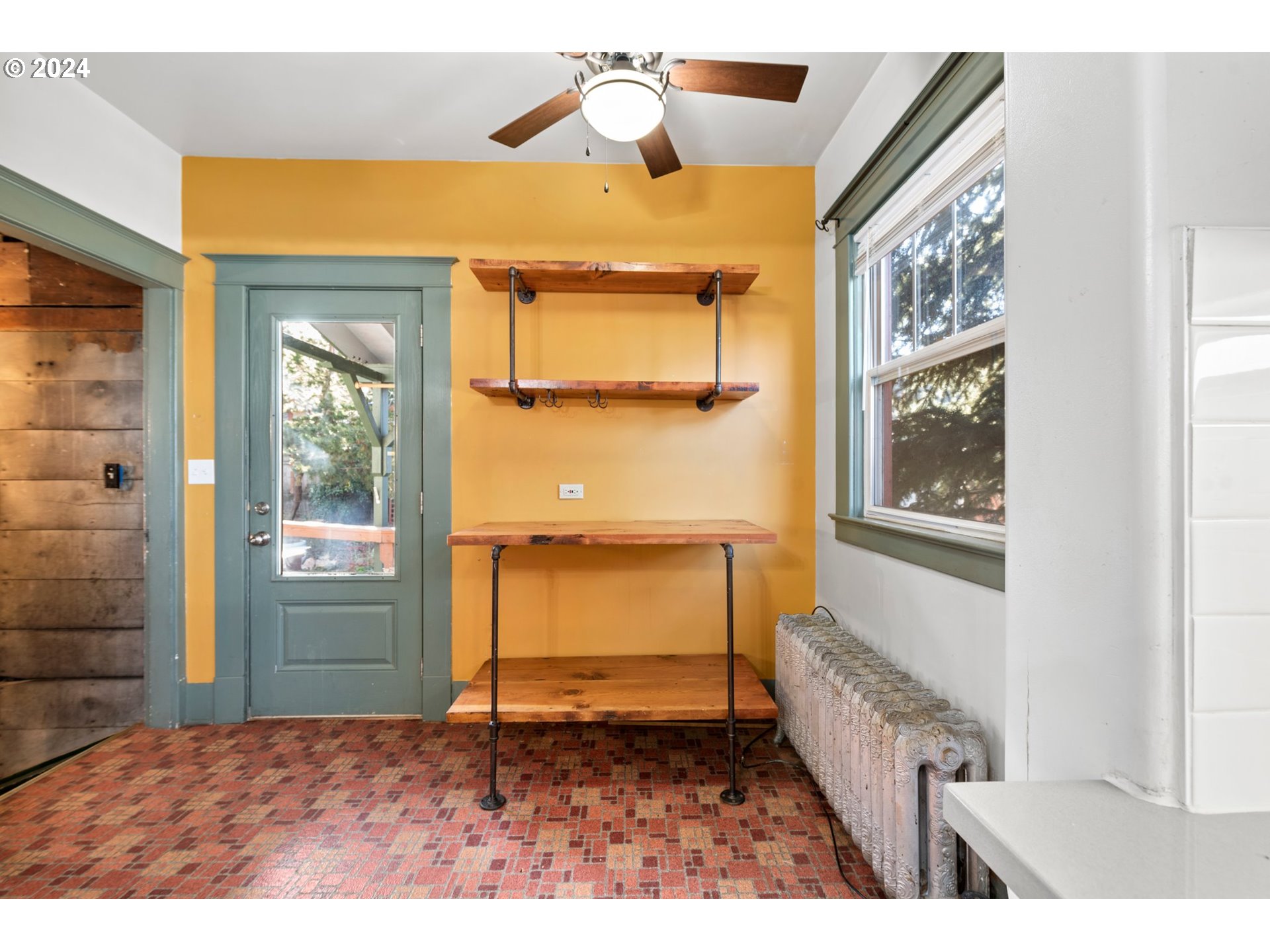 1706 Oak Street La Grande, OR 97850 - Photo 15 of 44 Pantry