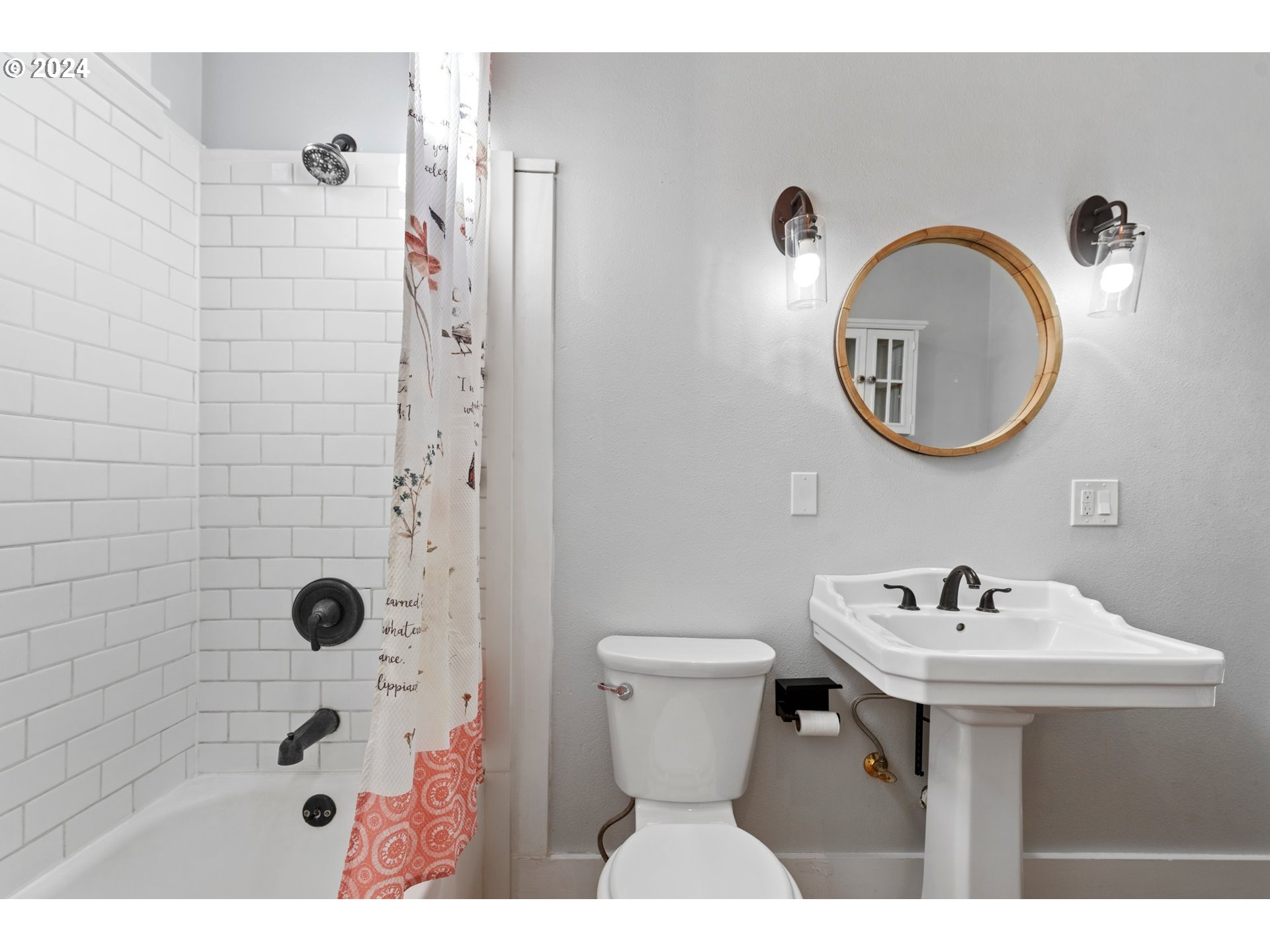 1706 Oak Street La Grande, OR 97850 - Photo 18 of 44 Bathroom
