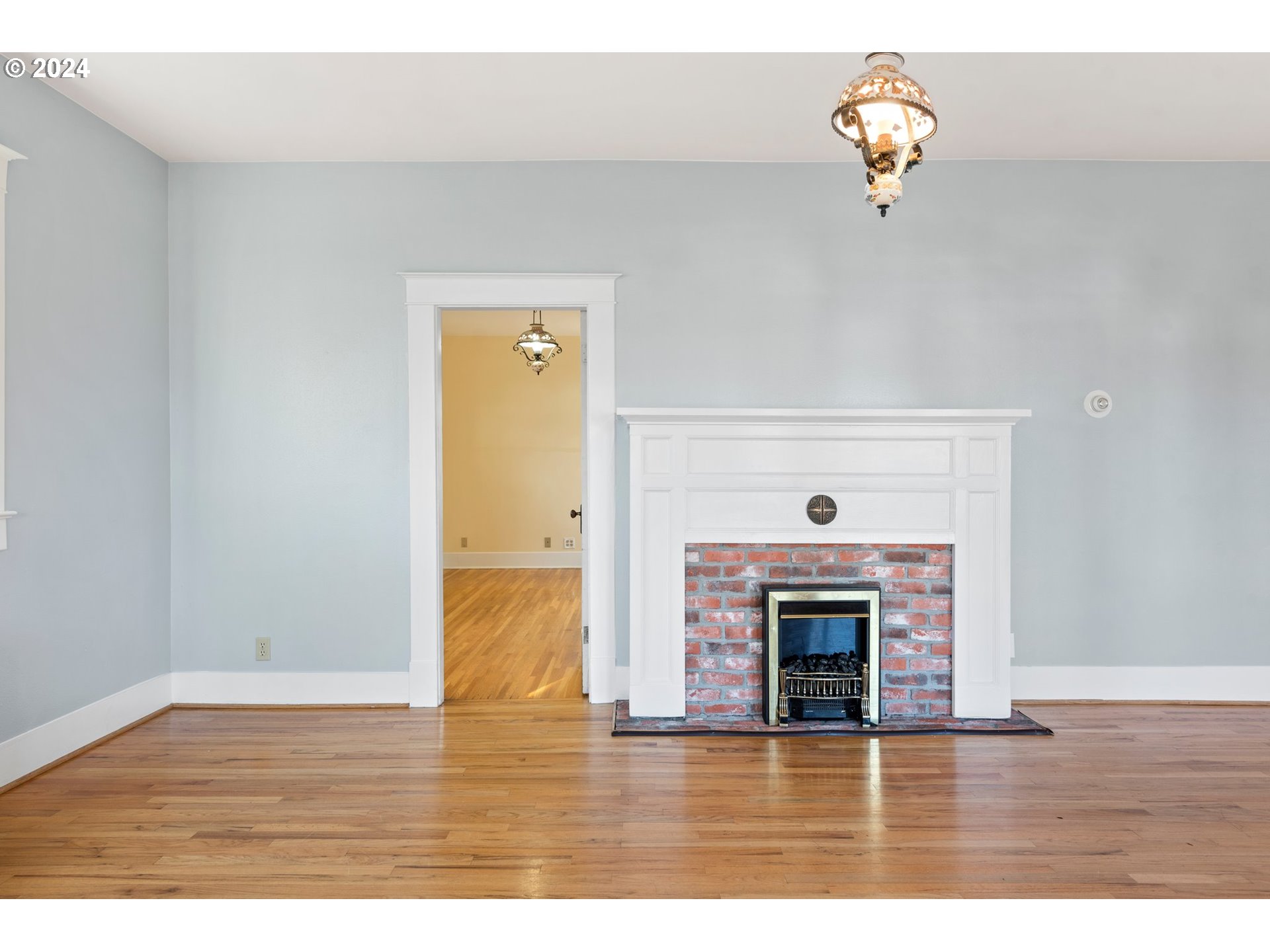 1706 Oak Street La Grande, OR 97850 - Photo 9 of 44 Fireplace