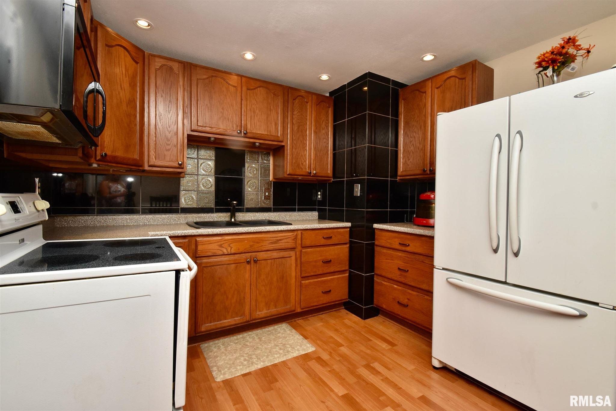 4321 West Castleton Road Peoria, IL 61615 - Photo 21 of 34 Gallery Image 21