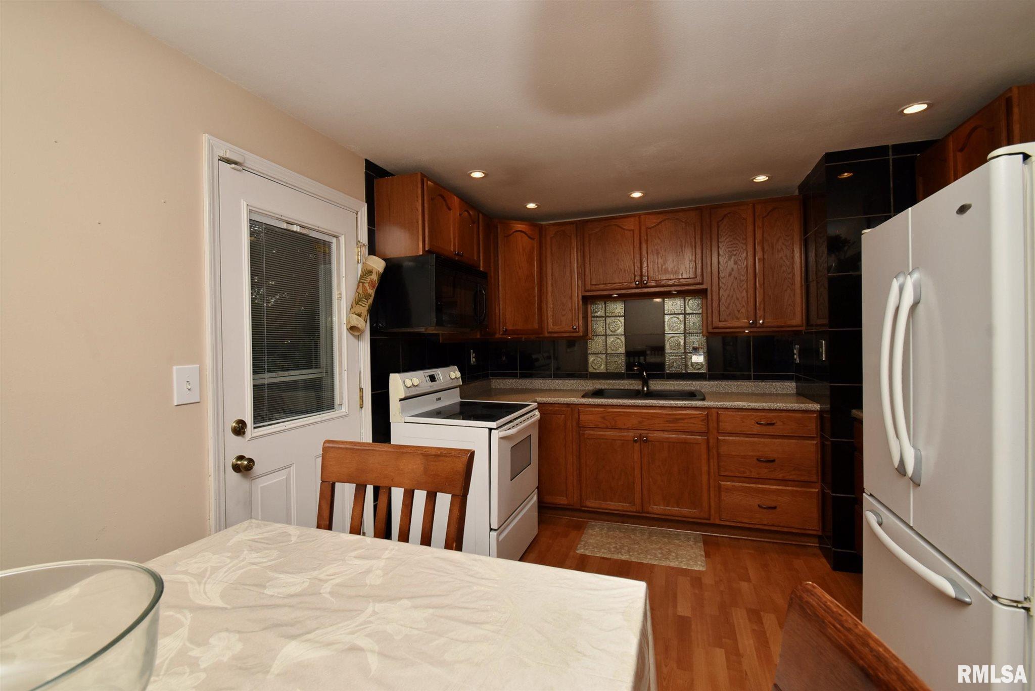 4321 West Castleton Road Peoria, IL 61615 - Photo 23 of 34 Gallery Image 23