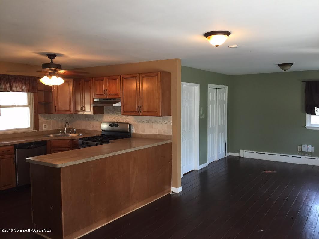586 Henry Street Jackson, NJ 08527 - Photo 5 of 20 20583e90-9196-4d2f-8670-2ec72d5aa060