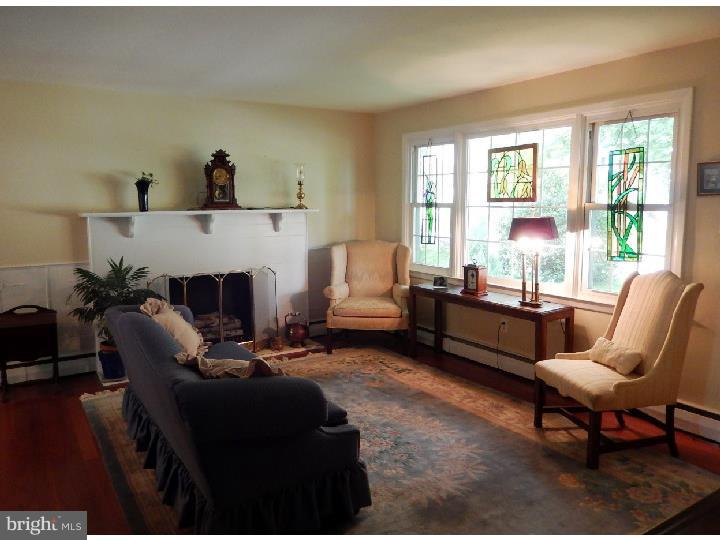 829 Valley View Road Media, PA 19063 - Photo 2 of 23 Living Room