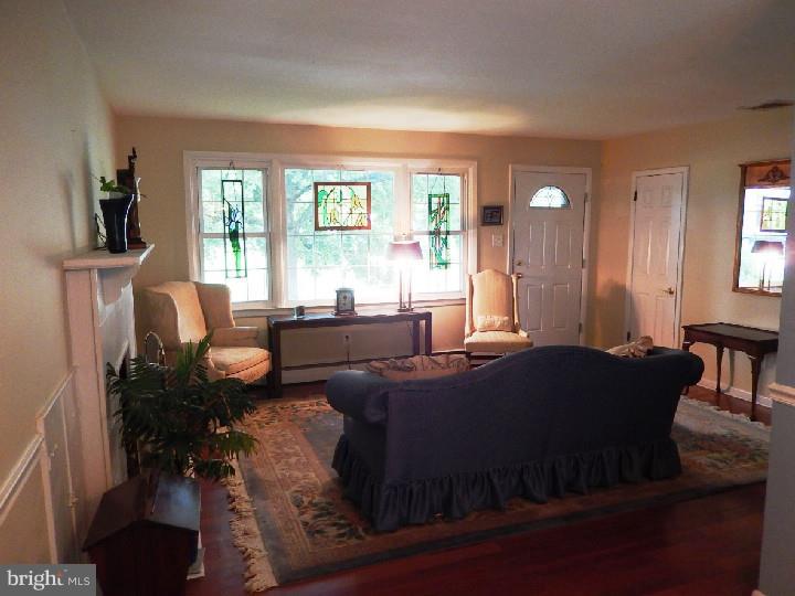 829 Valley View Road Media, PA 19063 - Photo 5 of 23 Living Room