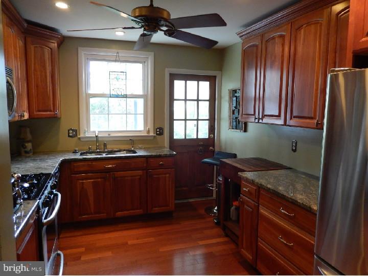 829 Valley View Road Media, PA 19063 - Photo 6 of 23 Kitchen