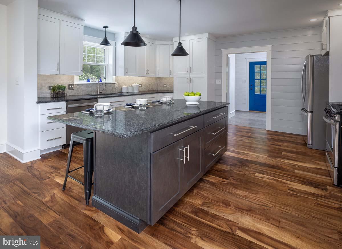 345 Park Avenue Swarthmore, PA 19081 - Photo 11 of 39 Large kitchen island