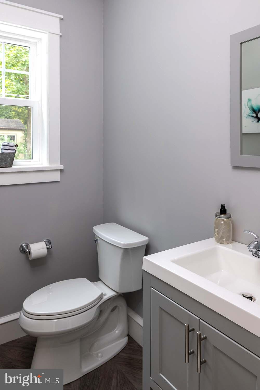 345 Park Avenue Swarthmore, PA 19081 - Photo 22 of 39 Powder room