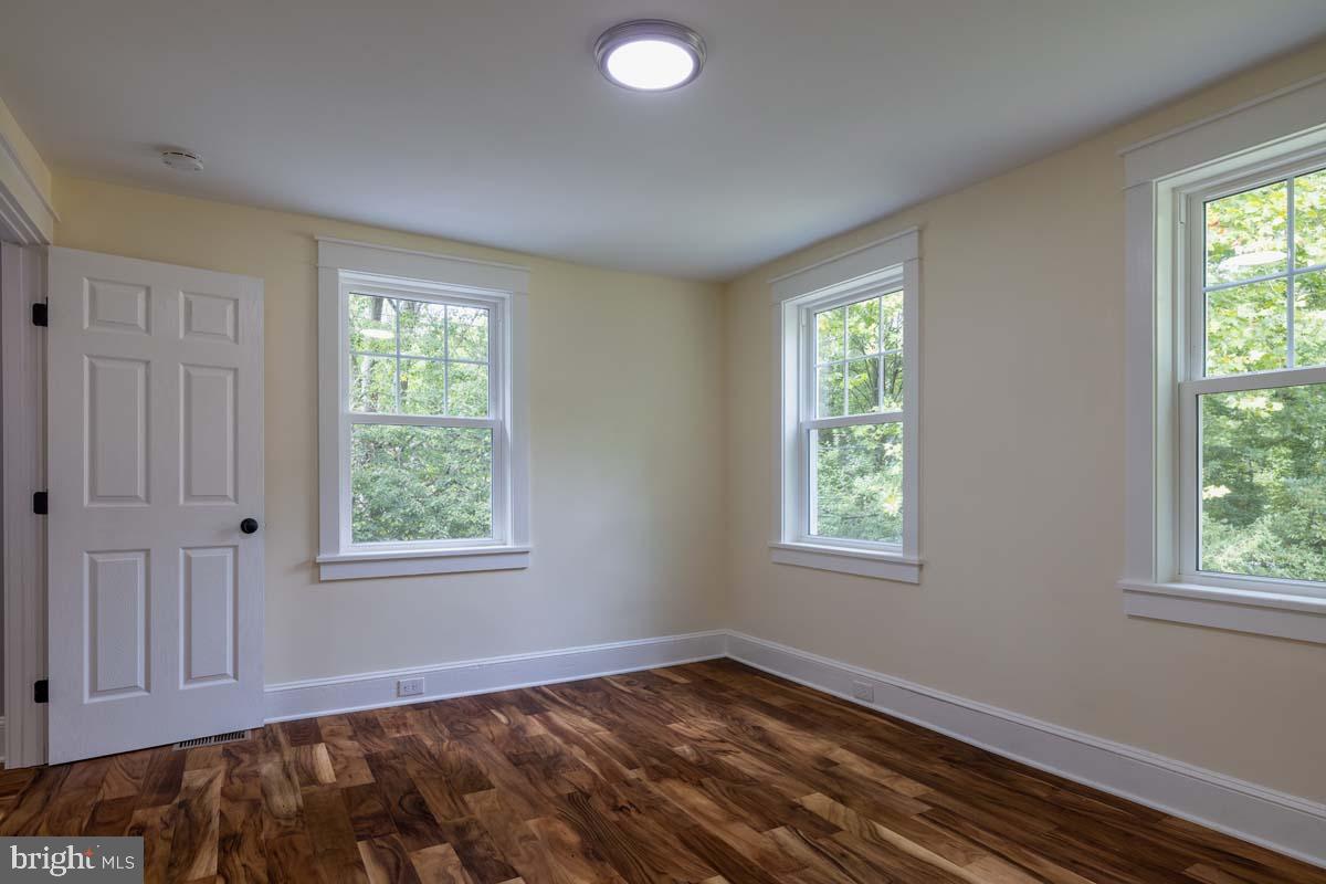345 Park Avenue Swarthmore, PA 19081 - Photo 33 of 39 Second bedroom with many windows