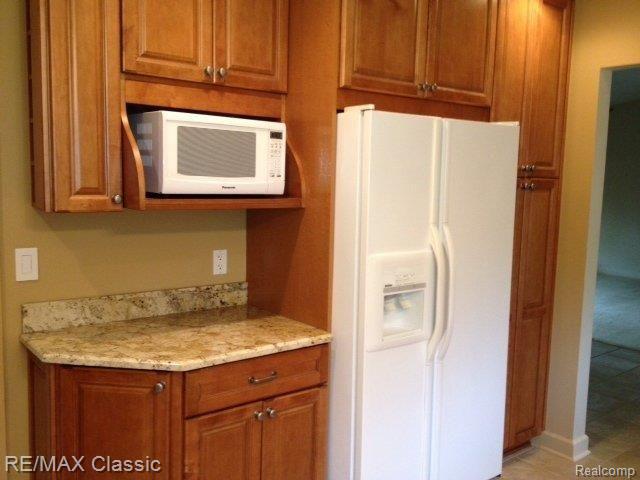 720 Ridgewood Road Rochester, MI 48306 - Photo 9 of 21 kitchen 4.jpg
