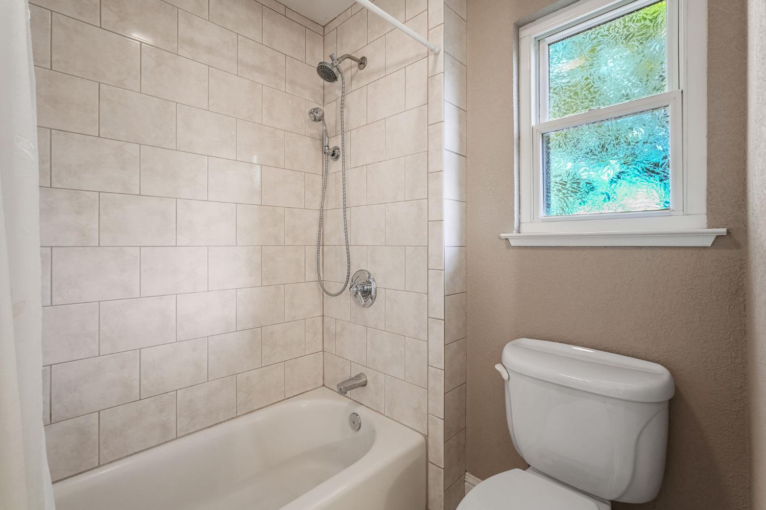 2276 El Cejo Circle Rancho Cordova, CA 95670 - Photo 27 of 41 The Primary Bath, with a tile shower over tub!