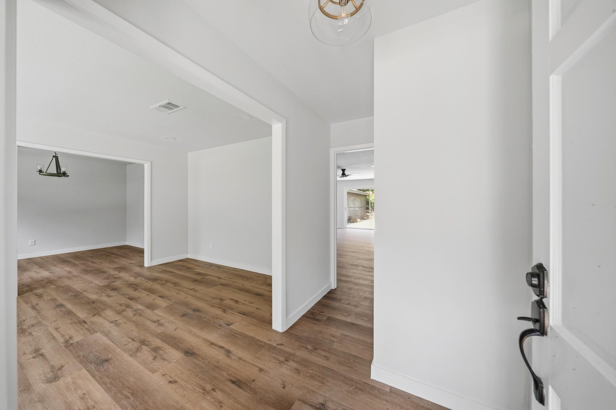 5926 Warm Springs Road Houston, TX 77035 - Photo 7 of 16 Gallery Image 7