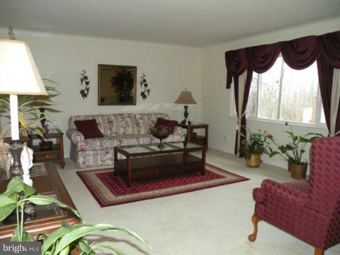 103 Greenfield Road Stafford, VA 22556 - Photo 2 of 23 Living Room