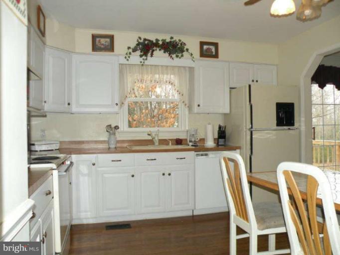 103 Greenfield Road Stafford, VA 22556 - Photo 6 of 23 Kitchen