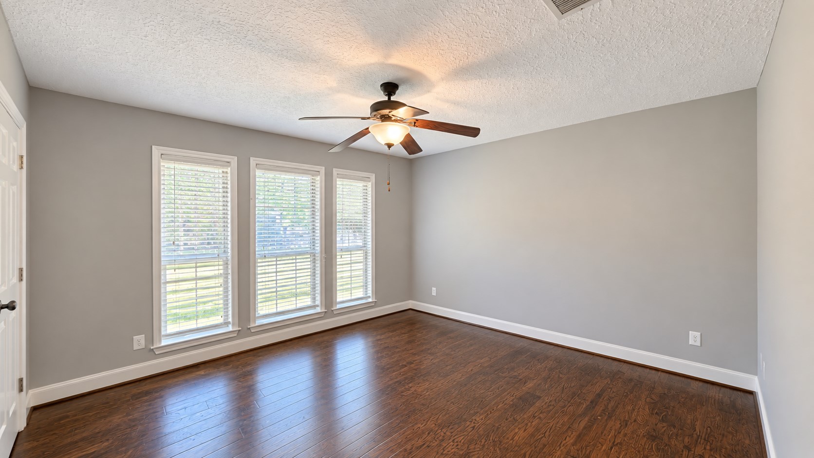 2118 Eagle Point Road Crosby, TX 77532 - Photo 9 of 15 Gallery Image 9