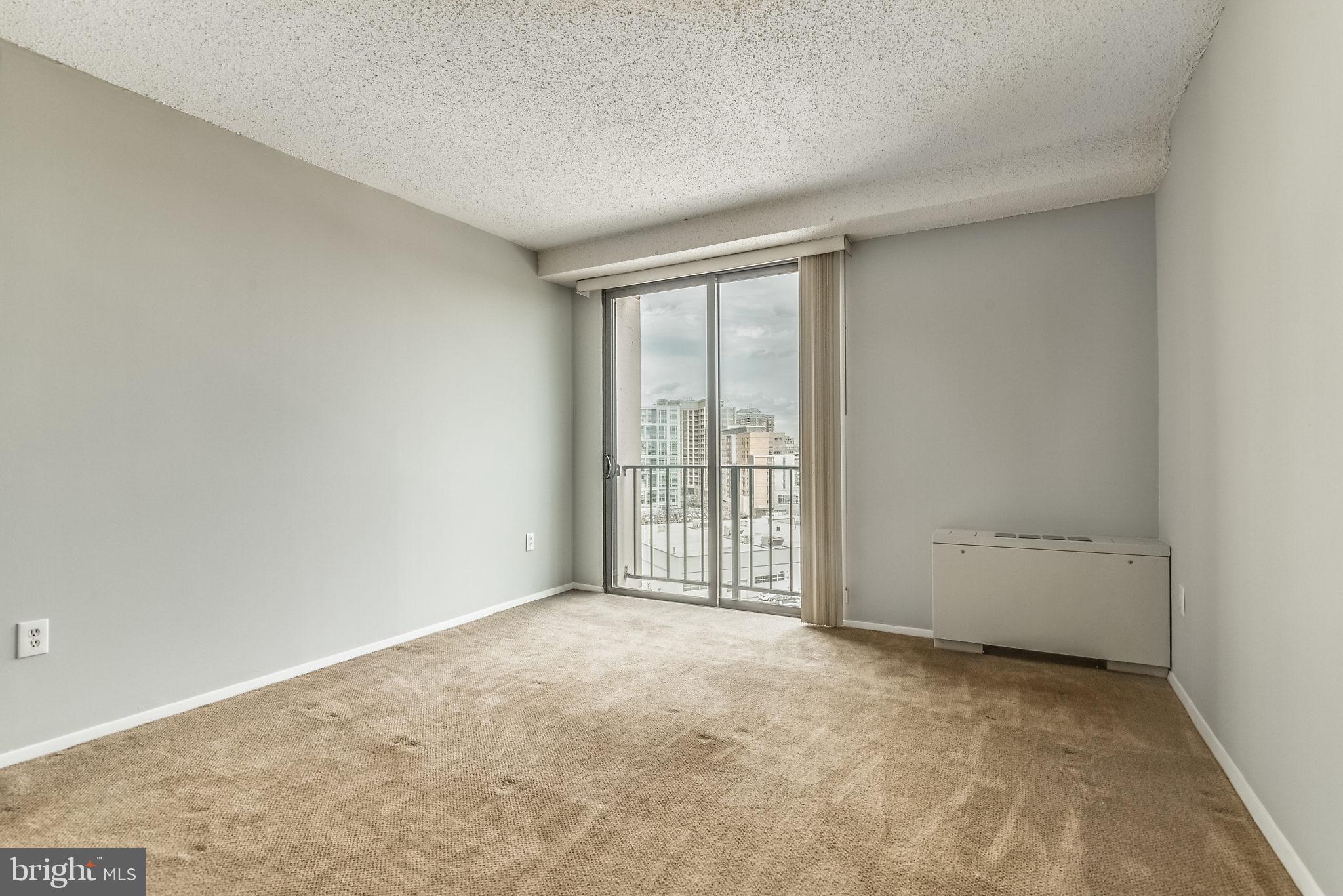 4141 North Henderson Road, Unit 1019 Arlington, VA 22203 - Photo 14 of 27 Spacious room with city skyline views.