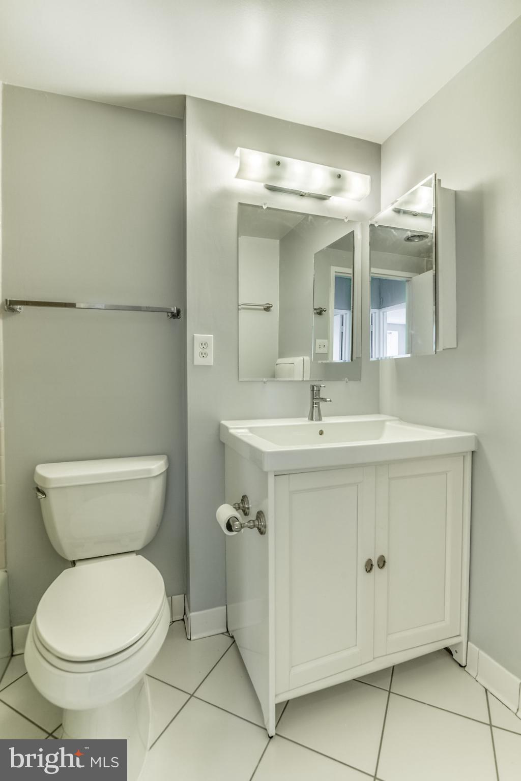 4141 North Henderson Road, Unit 1019 Arlington, VA 22203 - Photo 17 of 27 Modern bathroom with sleek finishes.